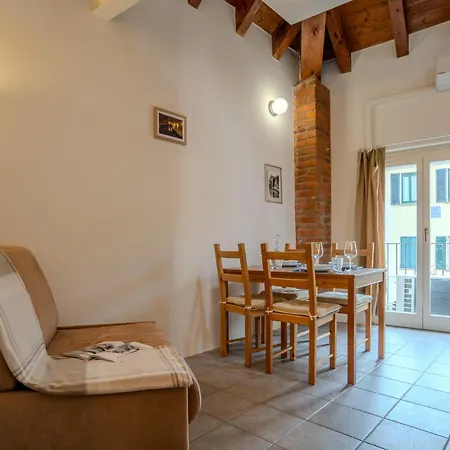 Apartment Caseospitali - Casa Acqua E Cielo, Nido Sul Naviglio Martesana Milan
